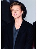 05. Ashton Irwin.