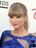 Mrs. Swift(Taylor Swift)