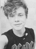 Ashton Irwin (Ash)