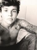 Ashton Irwin 18.
