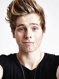 Luke Hemmings (17)